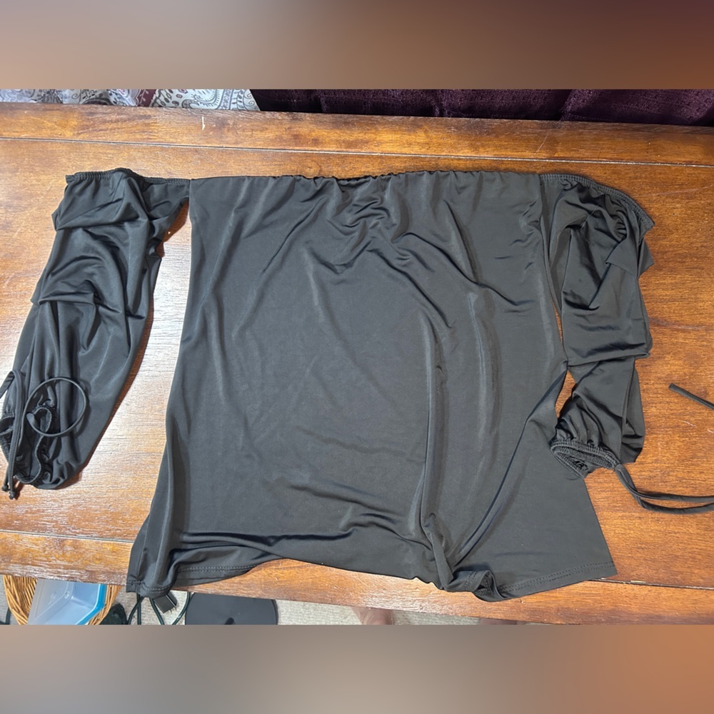 Discovery Elegant Black Off-Shoulder Blouse